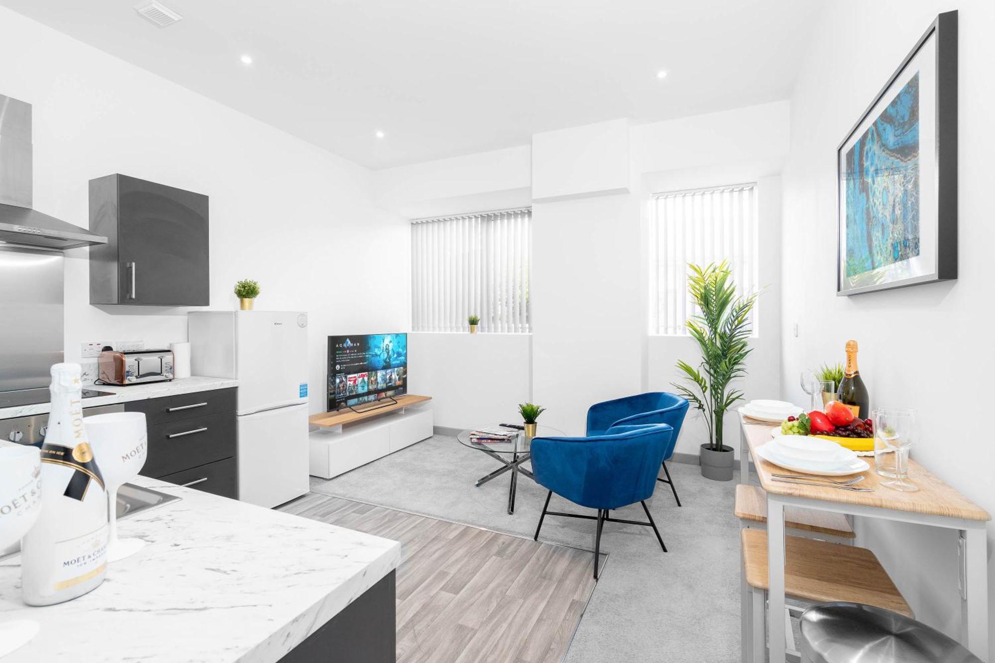 Modern Apartment In Brierley Hill - Secure Parking - Wifi & Netflix - Excellent Value - 11O Екстериор снимка