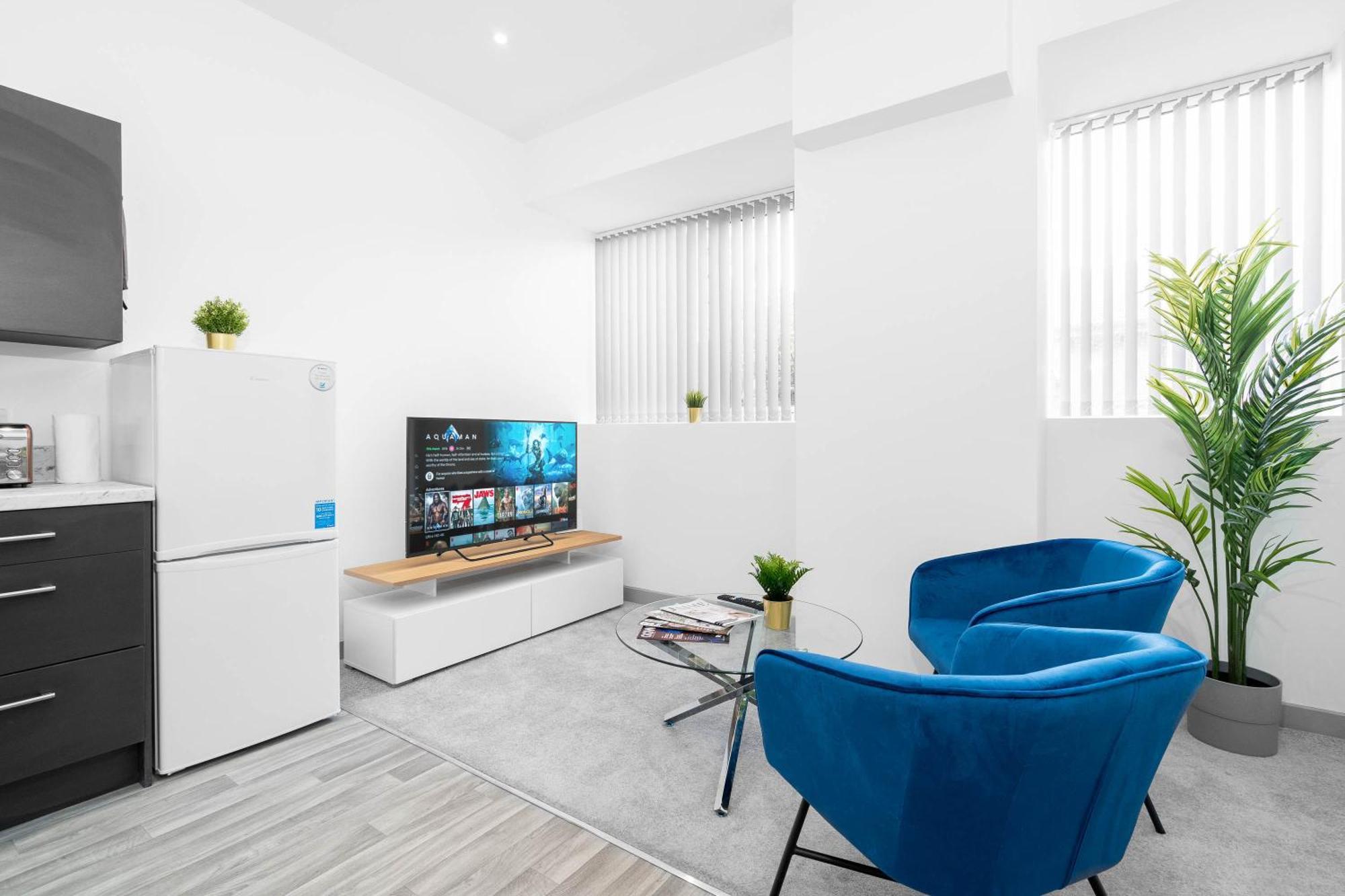 Modern Apartment In Brierley Hill - Secure Parking - Wifi & Netflix - Excellent Value - 11O Екстериор снимка